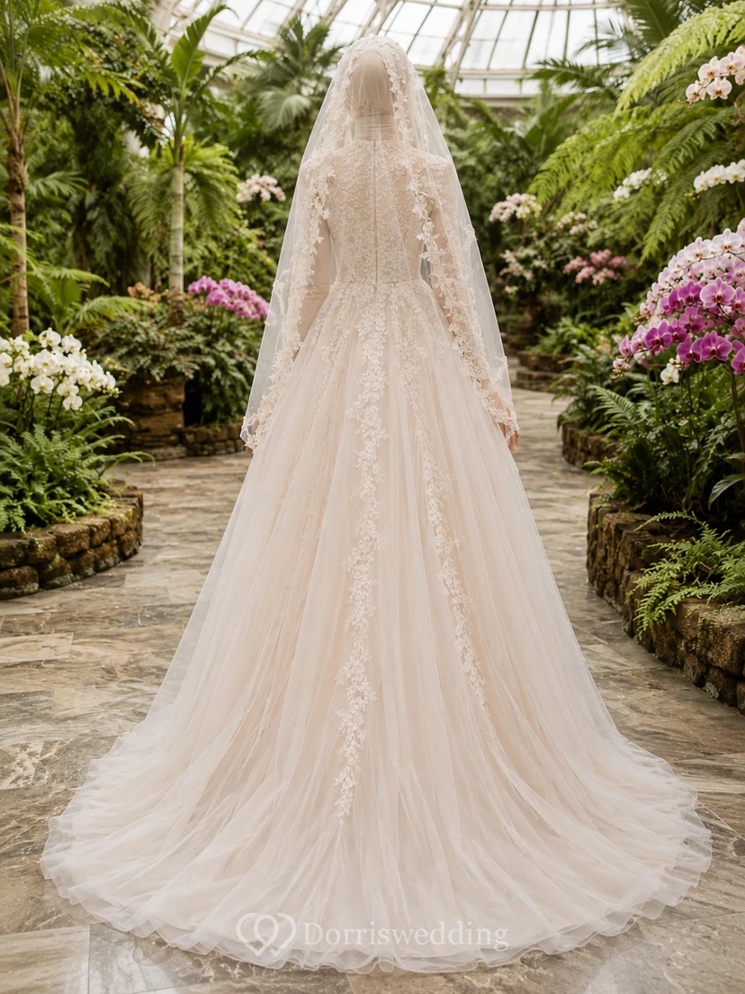 Schlichtes muslimisches Brautkleid mit botanischem Spitzenschleier in A-Linie view 2