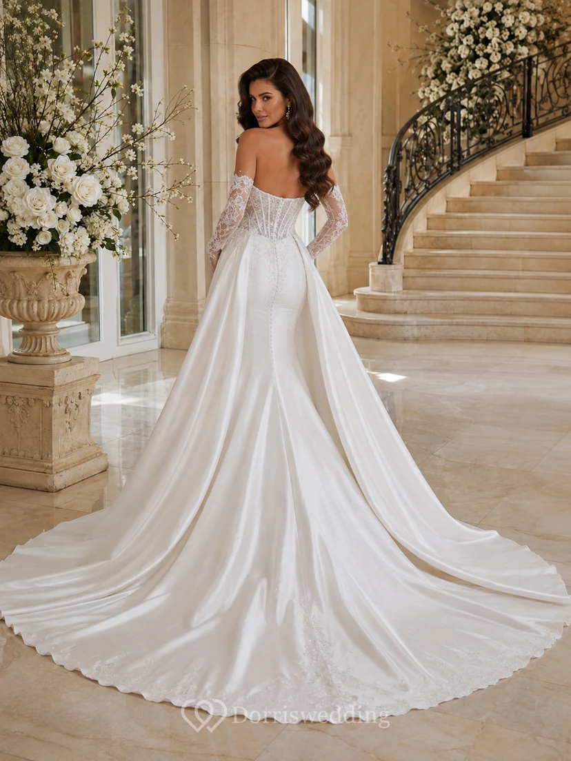 Robe de mariée sirène en satin immaculé et dentelle, décolleté cœur, manches longues transparentes, traîne cathédrale, jupe amovible, robe de bal view 2