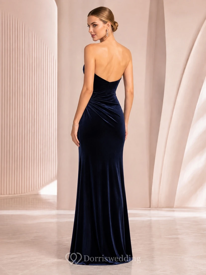 Robe de soirée fourreau fendue, bustier cœur, en velours bleu marine foncé view 2