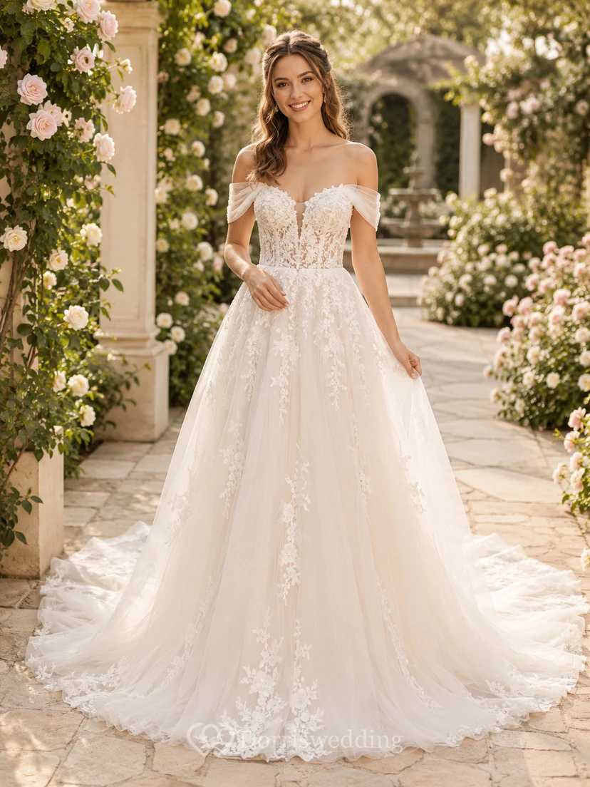 Robe de mariée en dentelle et tulle, robe de bal, épaules dénudées, traîne, ornée d'appliqués