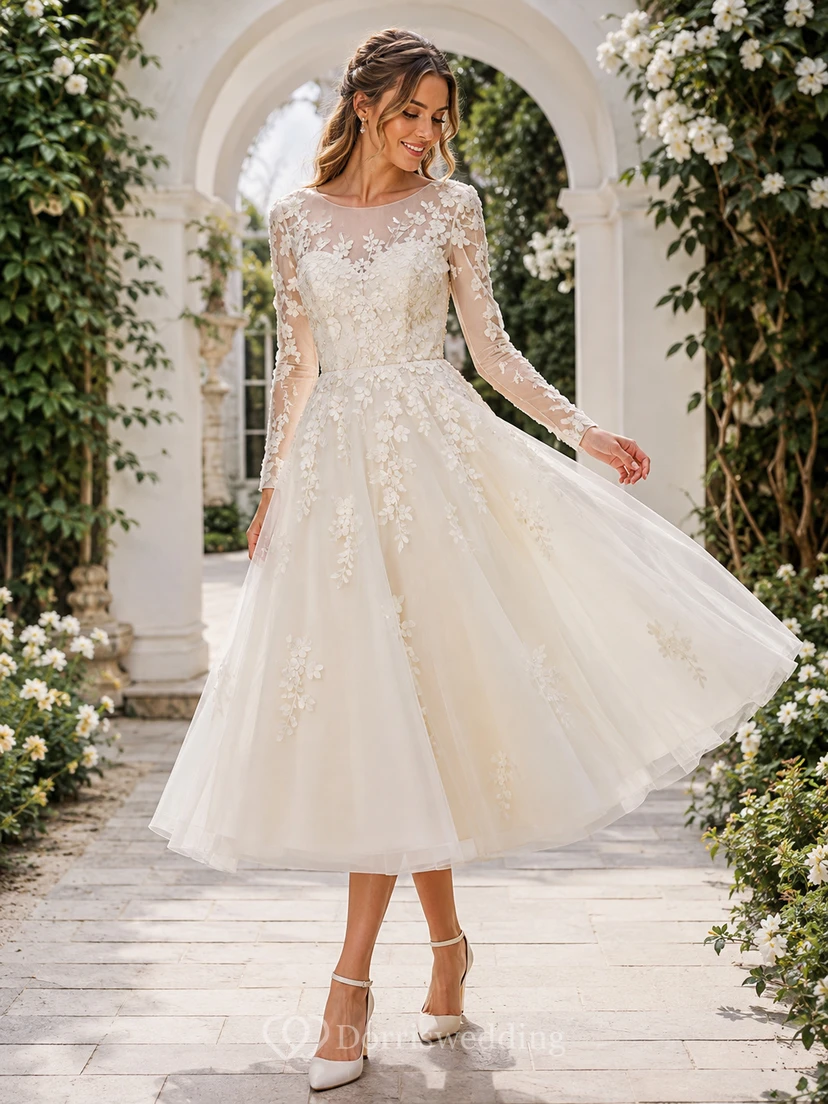 Vestido de cóctel de boda modesto, de corte A, largo midi, con encaje floral y mangas largas, estilo romántico, con escote barco ilusión y silueta de ilusión.