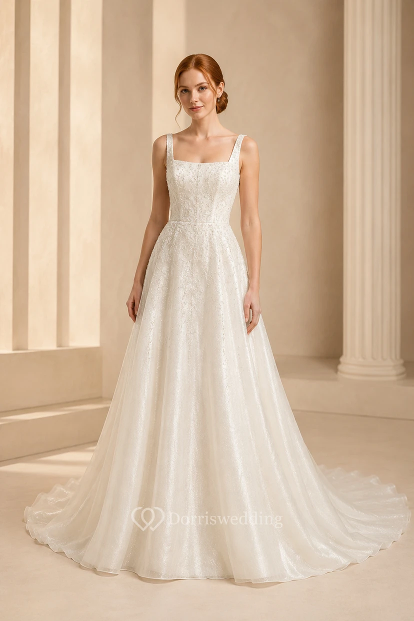 Robe de mariée en dentelle et tulle, coupe trapèze, col carré, sans manches, traîne chapelle