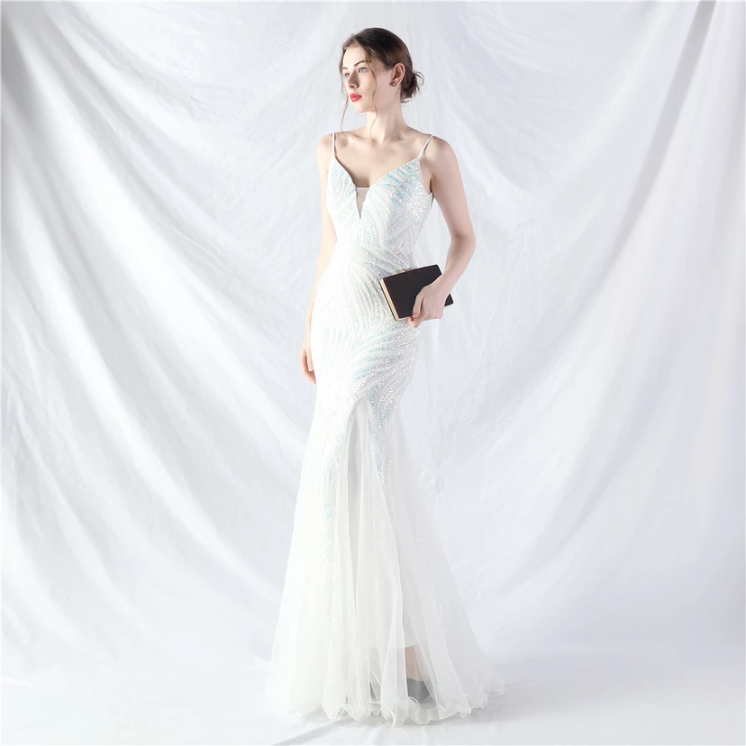 Paillettenbesetztes Abendkleid aus Netzstoff und Trägern view 41