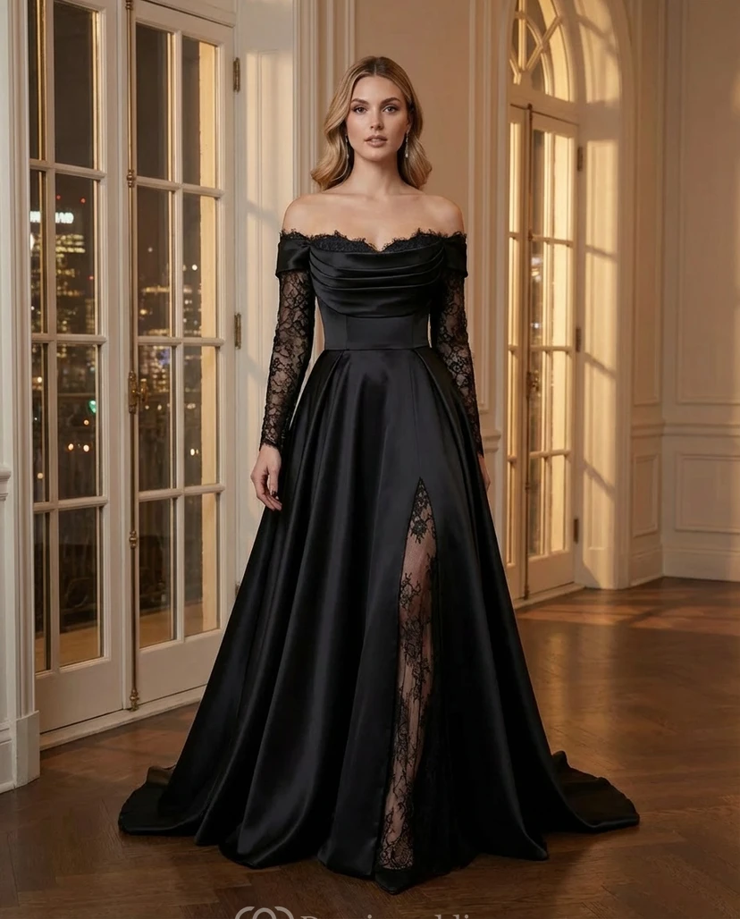 Robe de soirée en satin noir, coupe trapèze, épaules dénudées, manches longues, dentelle, fente.