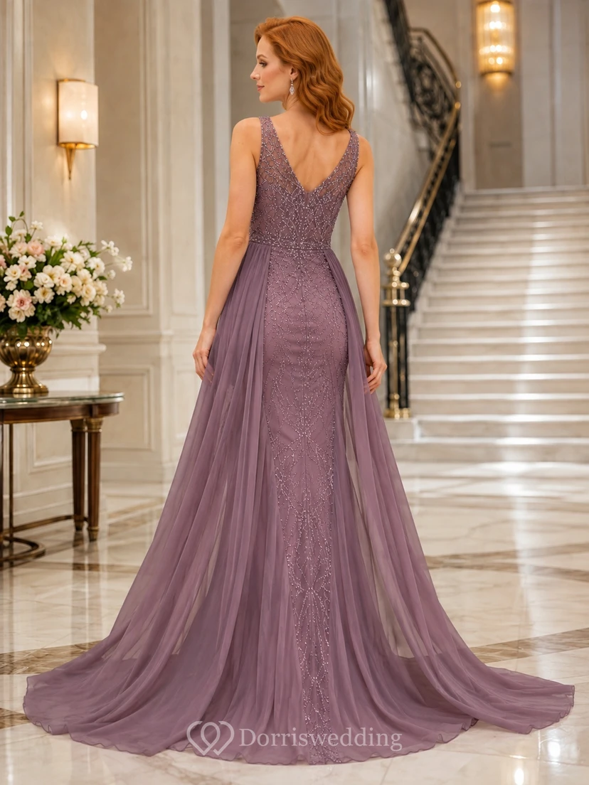 Mauvefarbenes, ärmelloses Etuikleid aus Chiffon und Tüll mit V-Ausschnitt und Schleppe, Schlitz, Abendkleid view 2