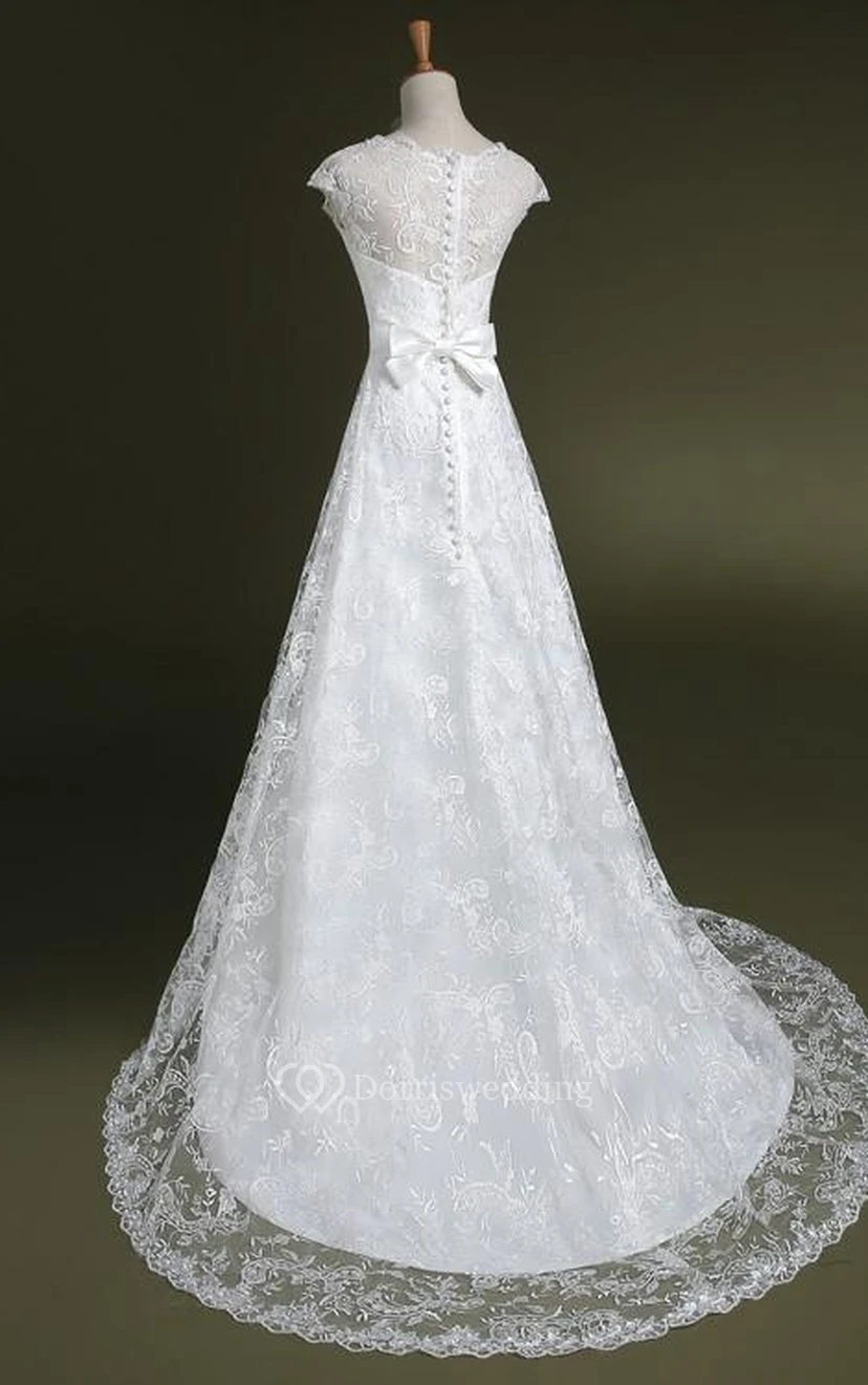 Robe longue trapèze en tulle et dentelle satinée, ornée d'appliqués et d'un corset zippé au dos. view 2
