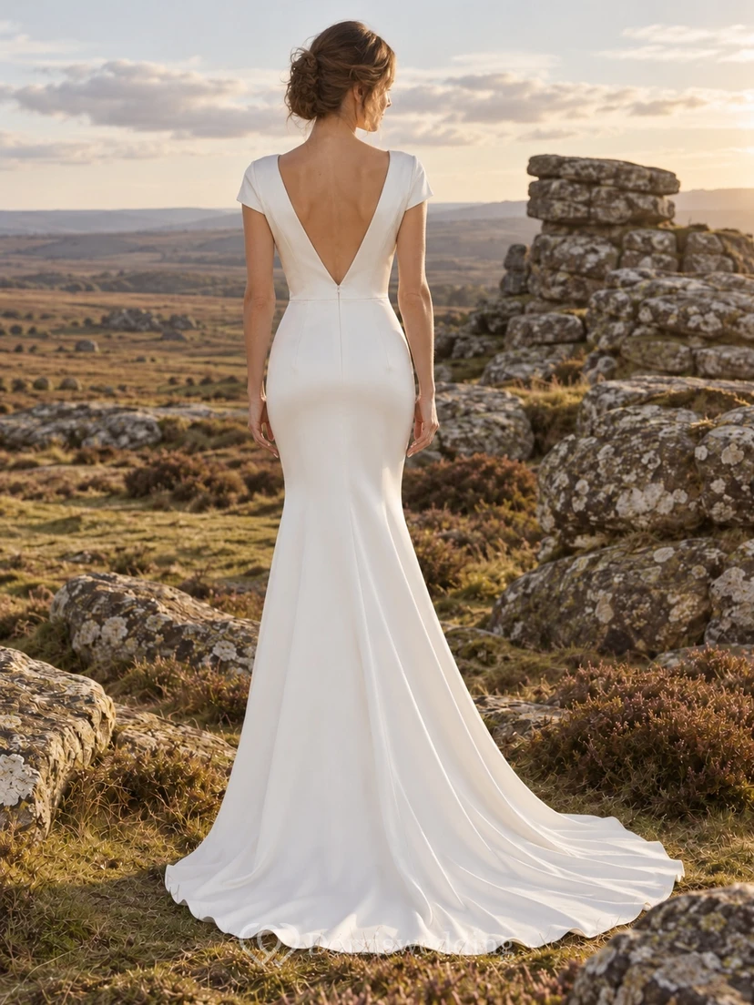 Vestido de novia sencillo de satén con escote en V, manga corta y cola de sirena. view 2