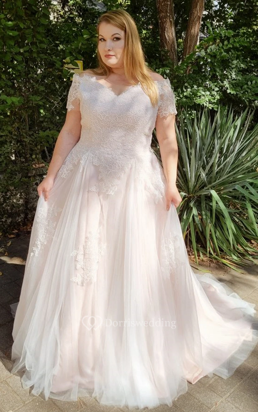 Bezauberndes A-Linien-Brautkleid aus Tüll in großen Größen mit Applikationen view 3