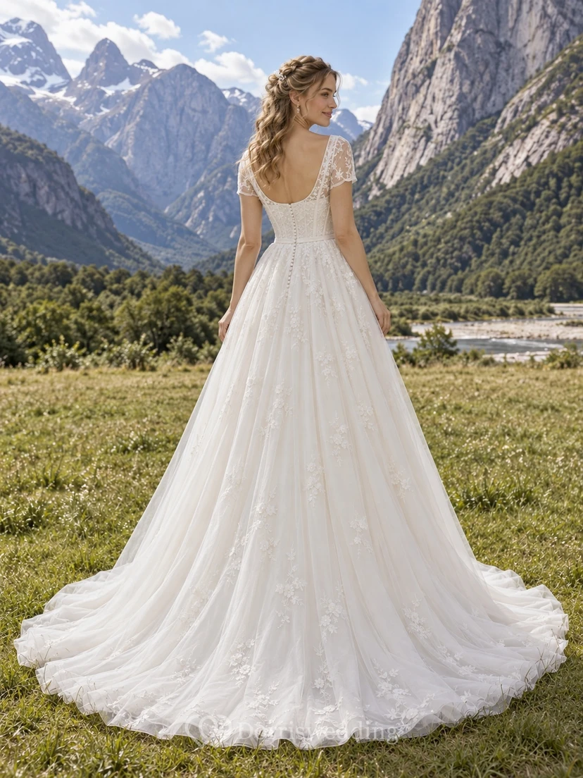 Vestido de novia romántico de corte A con escote redondo en tul, mangas cortas de encaje y apliques florales. view 2