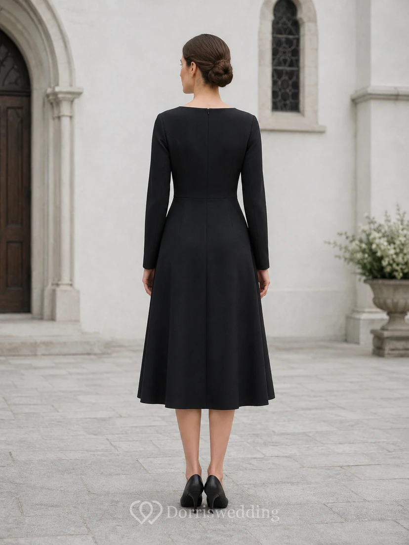 Robe midi commémorative noire à manches longues et col bateau view 2
