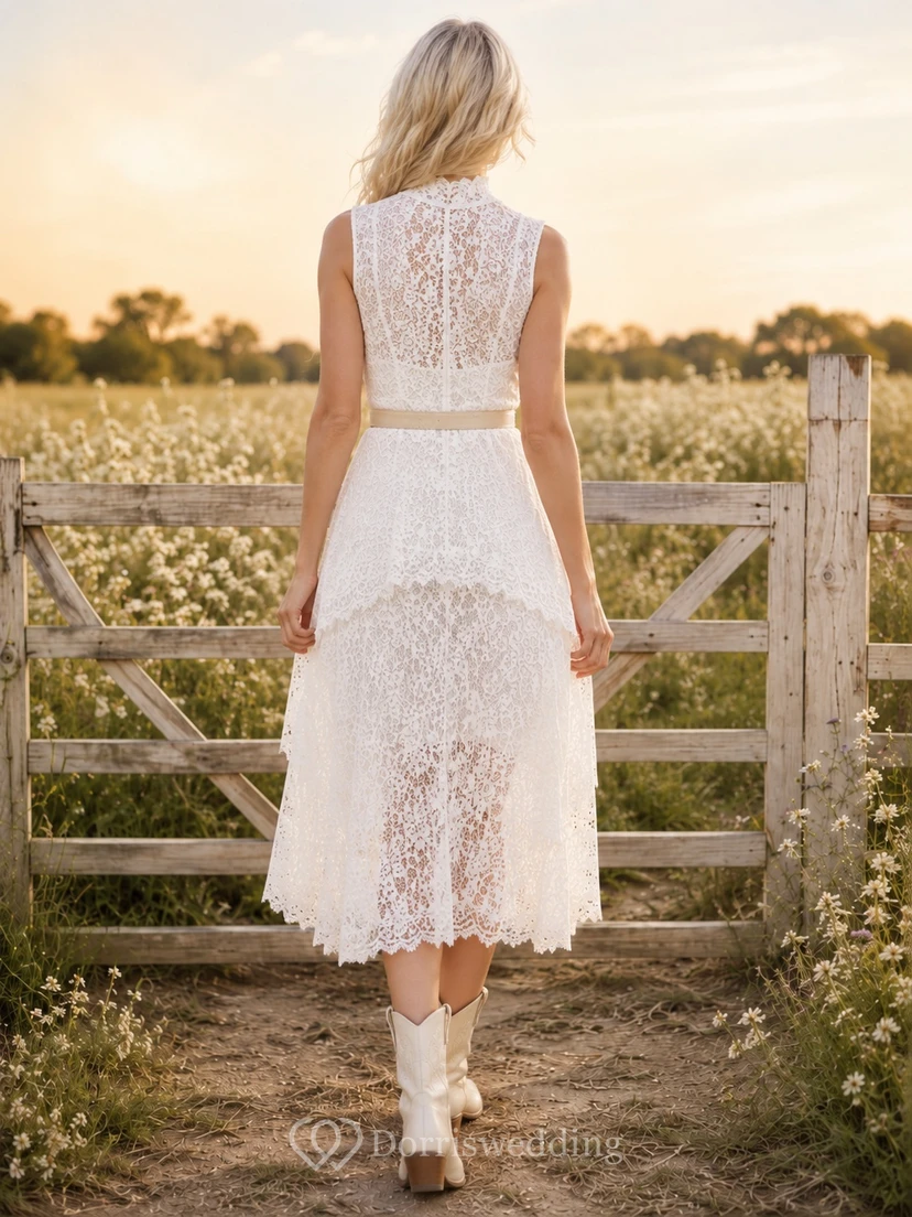 Vestido de cóctel campestre bohemio blanco sin mangas con cuello alto y encaje view 2