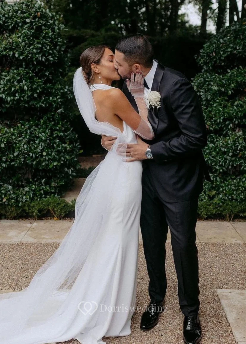 Robe de mariée blanche dos nu avec long voile view 2
