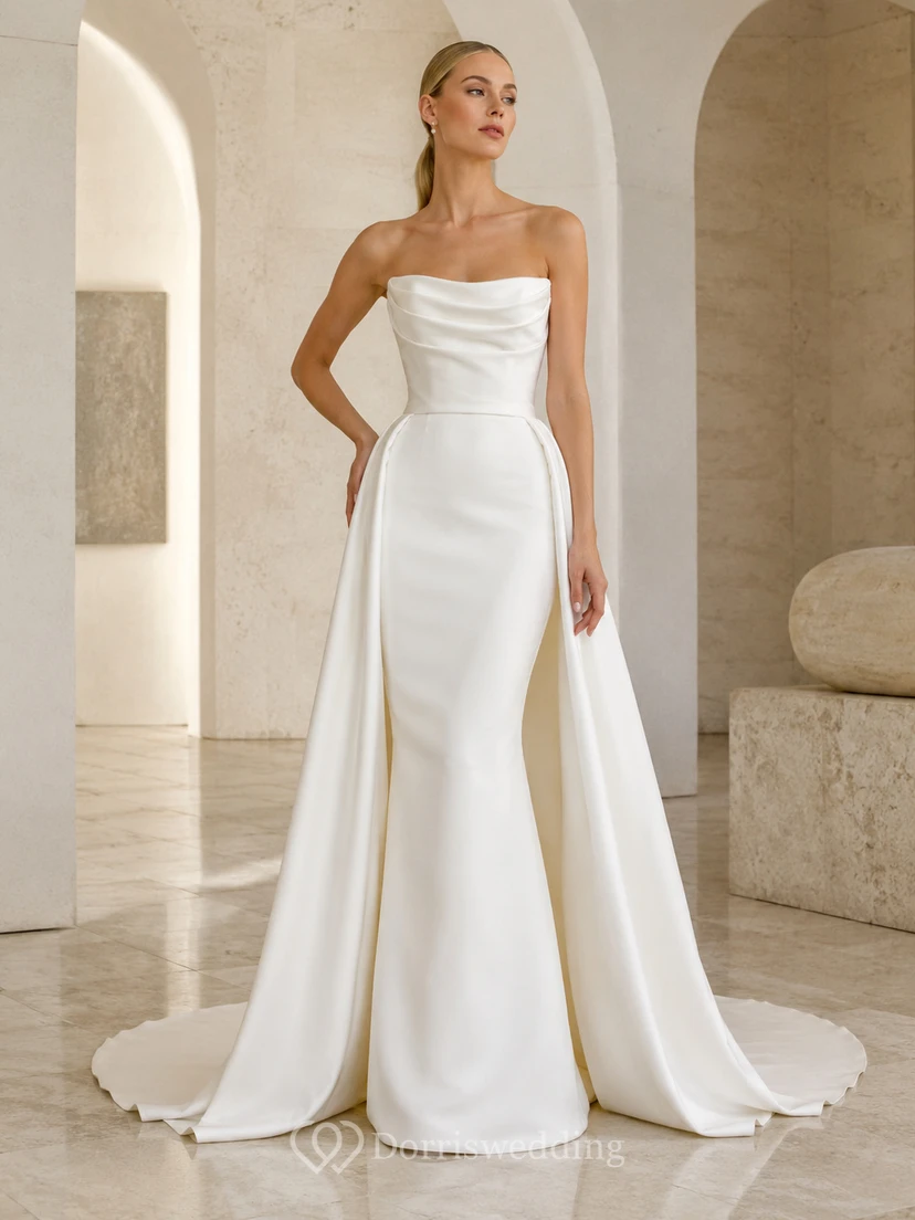Robe de mariée élégante en satin, sans bretelles, fourreau, traîne drapée, longueur au sol