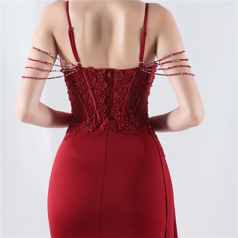 Schweres, mit Diamanten und Blumen besetztes, tailliertes Abendkleid aus Satin mit Fischgrätmuster und Perlenbesatz für Jahrestreffen und Hochzeiten view 27