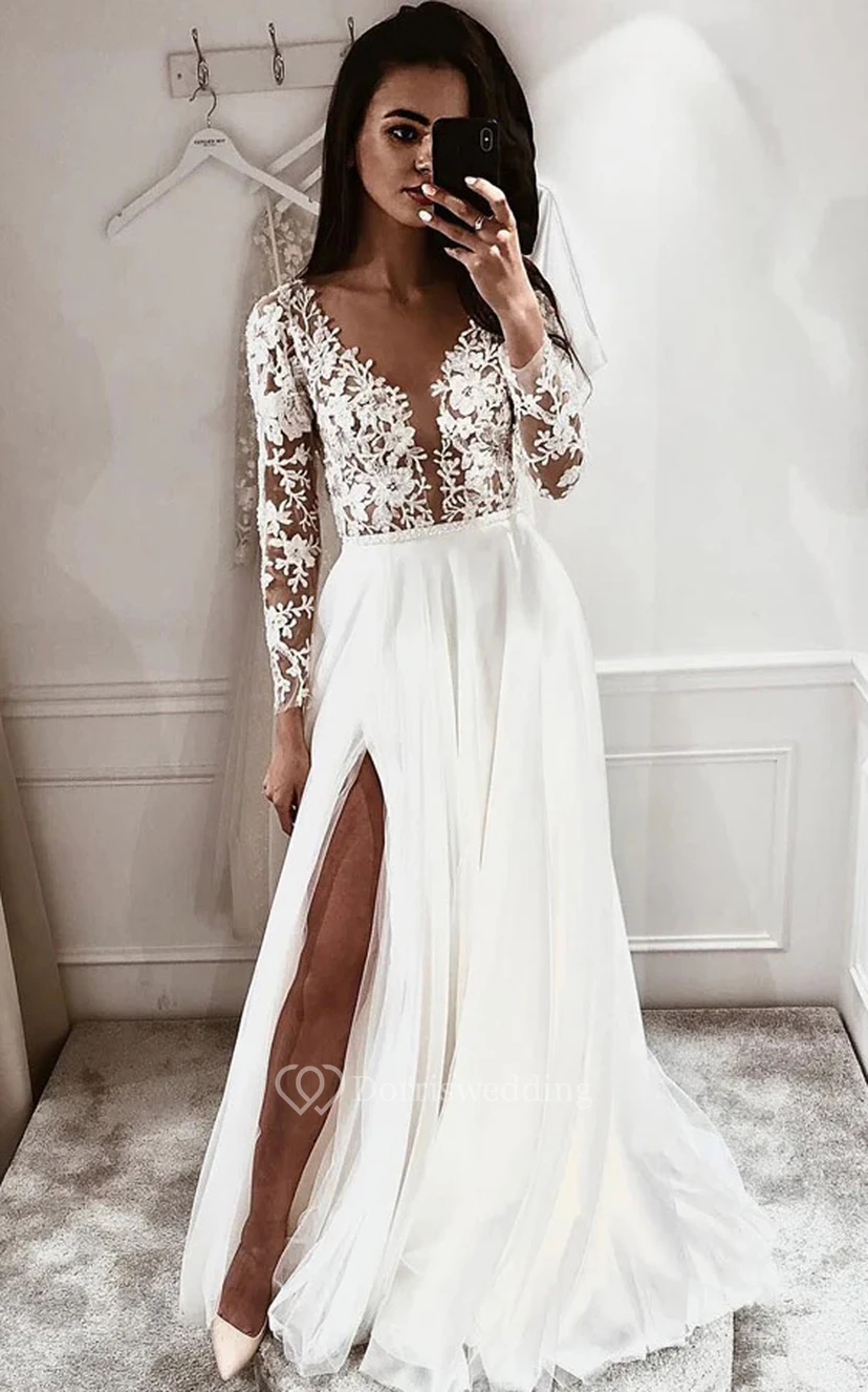 Vestido de novia de gasa con escote en V pronunciado, mangas largas y corte imperio, estilo imperio.