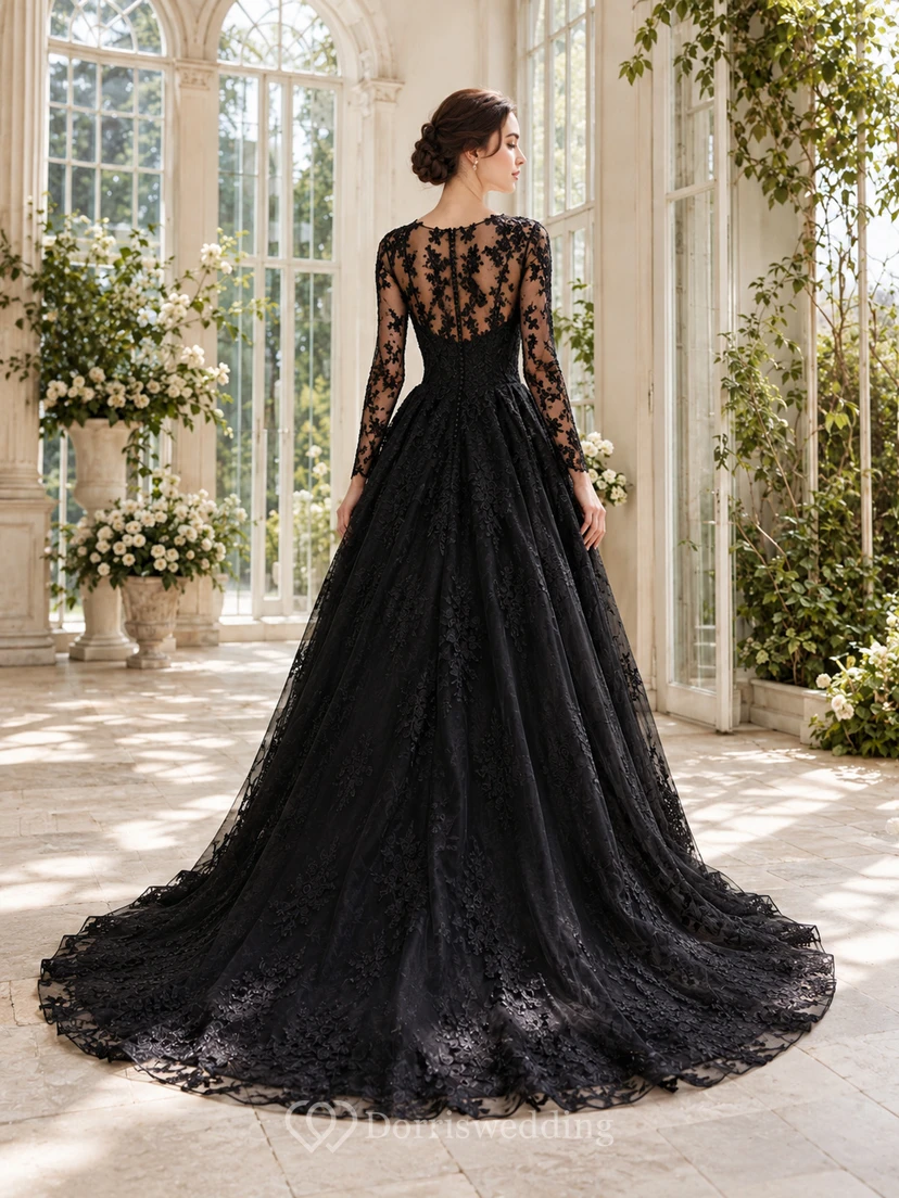 Robe de bal vintage en dentelle noire à col montant et manches longues view 2