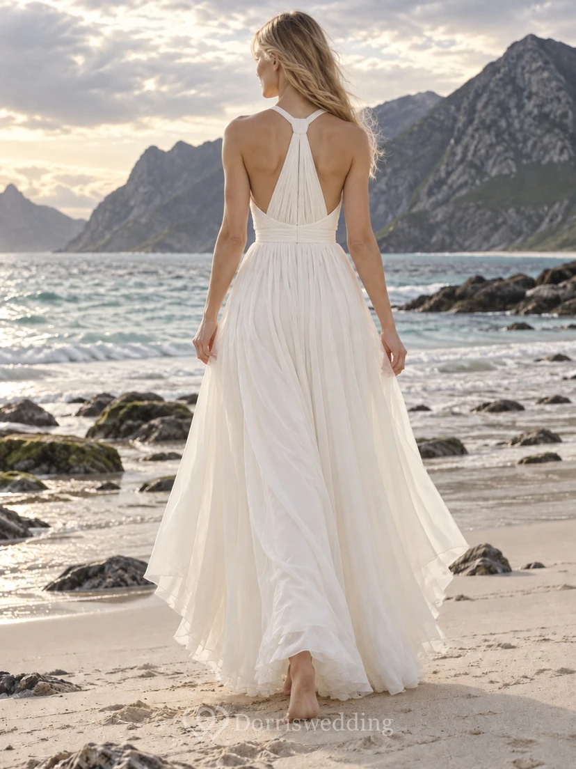 Vestido de novia bohemio de voile de algodón con escote en V asimétrico, espalda deportiva y bajo con volantes. view 2