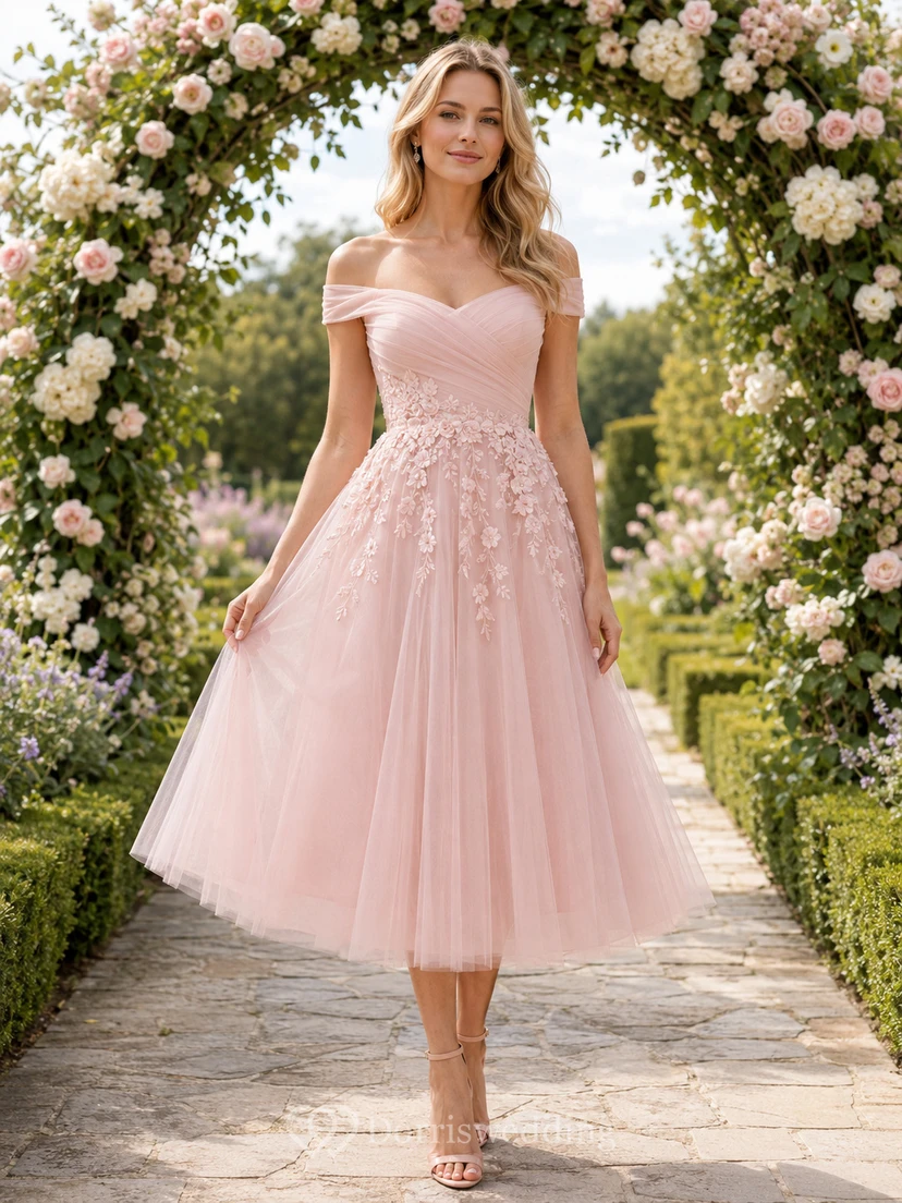 Robe midi rose poudré à épaules dénudées en tulle orné d'appliqués, style jardin