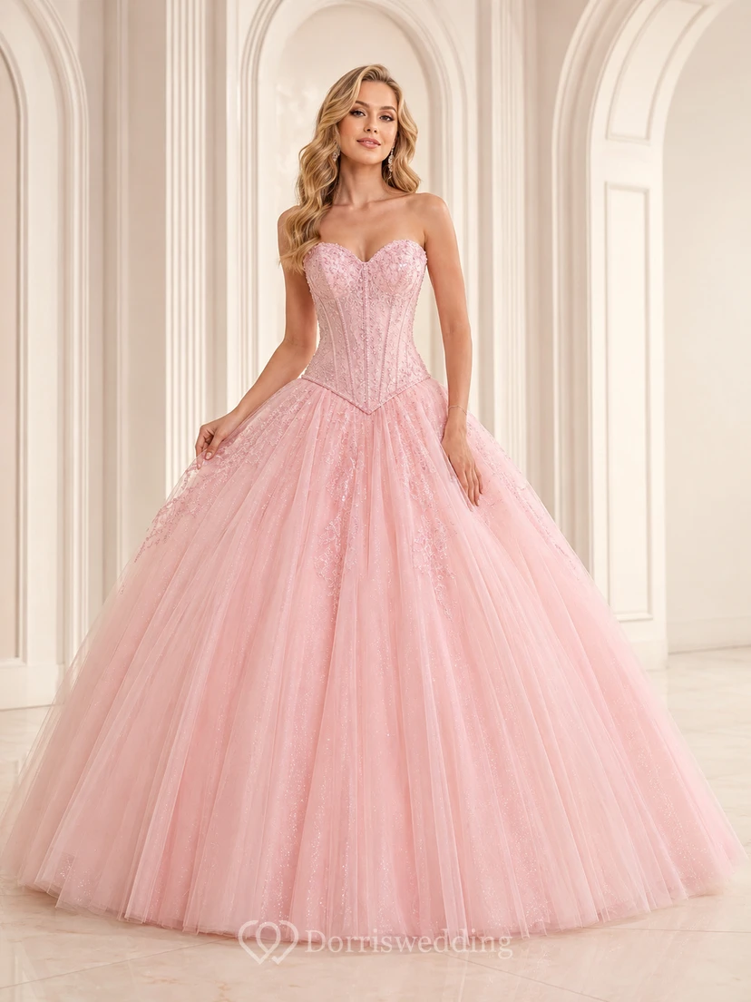 Vestido de princesa de lujo rosa rubor sin tirantes con escote corazón y cintura baja, con brillos, ideal para quinceañeras.