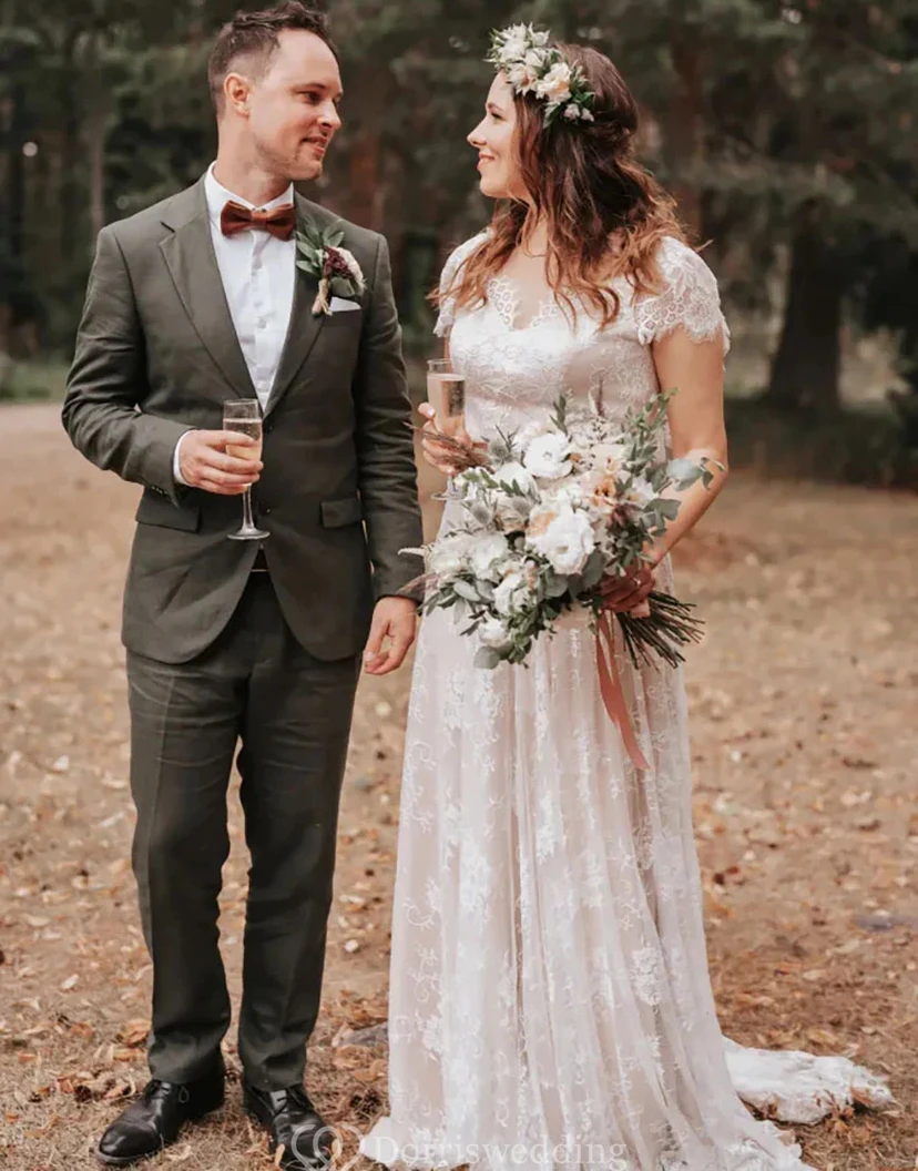 Robe de mariée contemporaine de coupe trapèze avec fente jusqu'à la cuisse