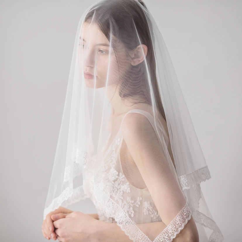 Simple Style Tulle Fingertip Veil with Lace Edge view 3