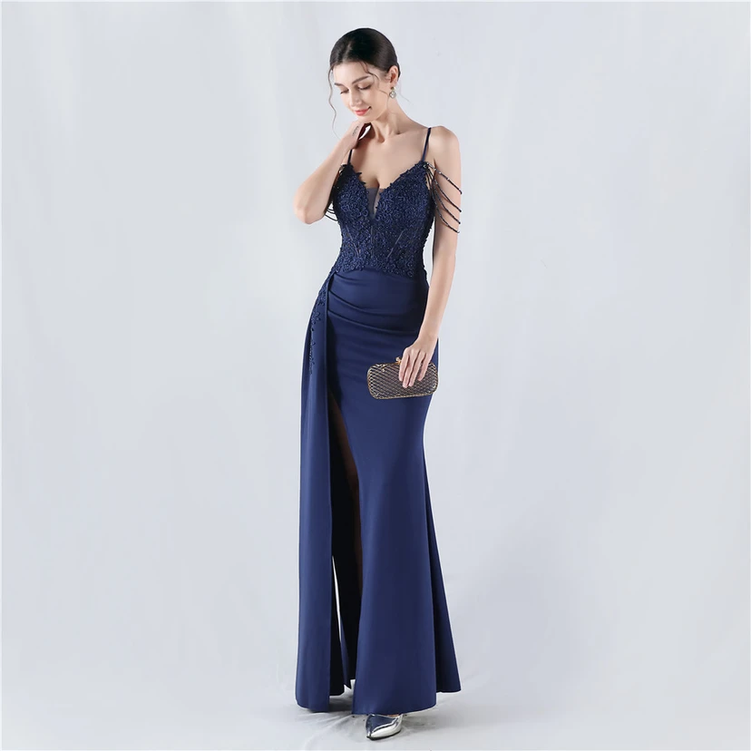 Schweres, mit Diamanten und Blumen besetztes, tailliertes Abendkleid aus Satin mit Fischgrätmuster und Perlenbesatz für Jahrestreffen und Hochzeiten view 45