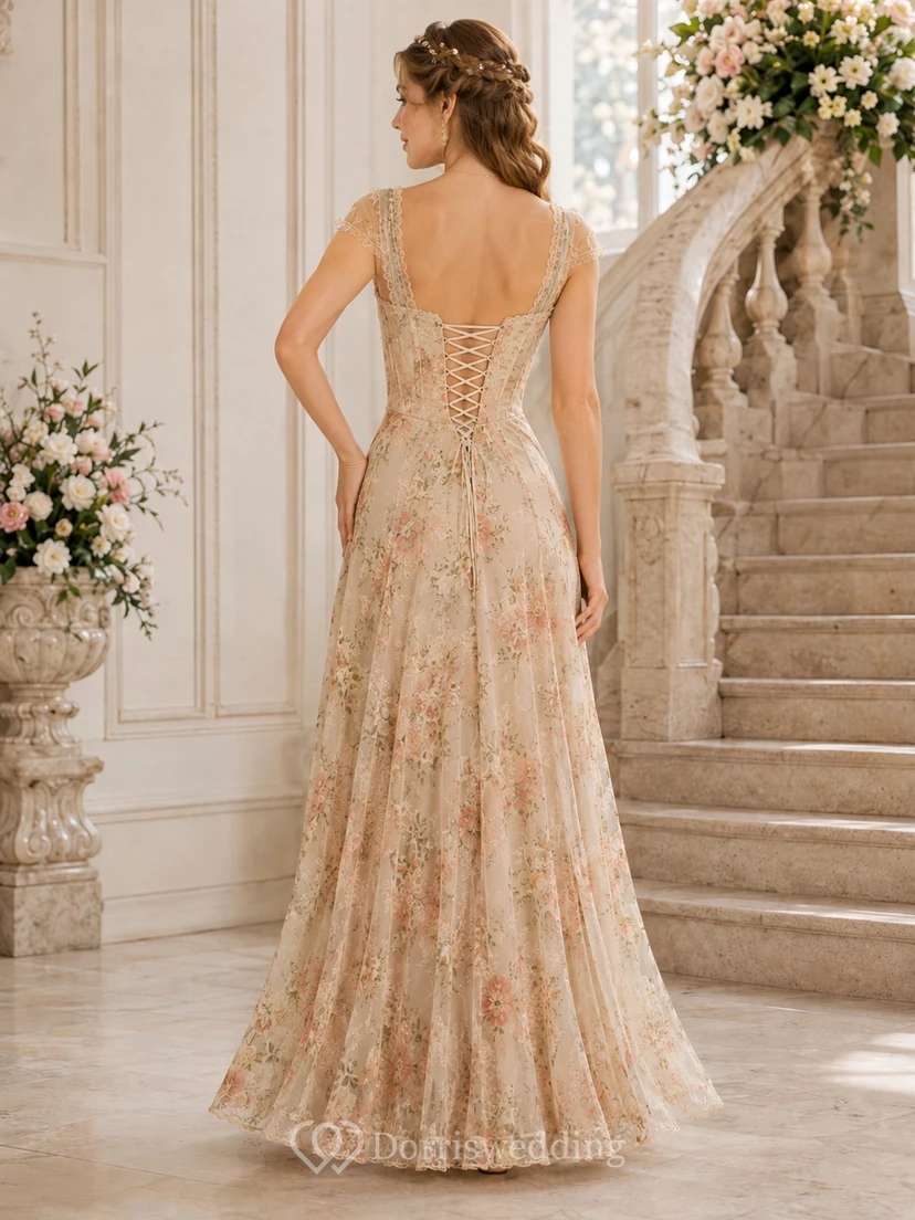 Robe de soirée vintage crème en dentelle florale, manches courtes, décolleté cœur, coupe trapèze, longueur au sol, lacée, à manches courtes et décolleté en cœur view 2