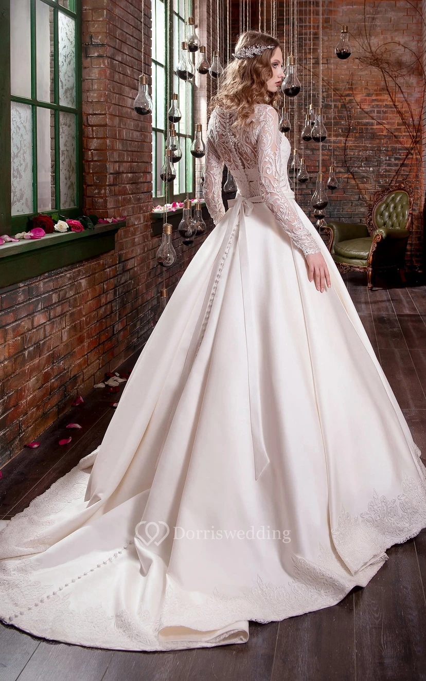 Ballkleid, langes, juwelenbesetztes, langärmeliges Illusionskleid aus Satin mit Applikationen und Taillenschmuck view 3