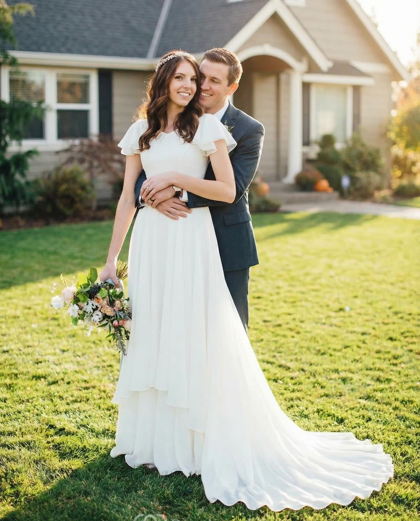 Robe de mariée à manches papillon, jupe en mousseline à volants, robe de mariée romantique pour l'extérieur
