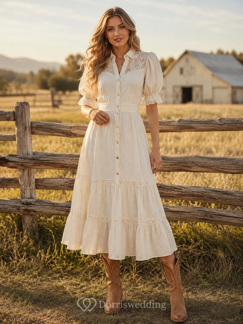 Schlichtes, elfenbeinfarbenes Landhauskleid im Western-Stil mit kurzen Ärmeln und Teelänge