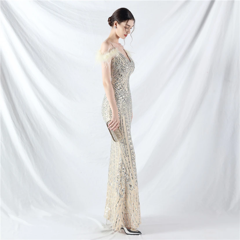 Robe de soirée haut de gamme ornée de perles florales et de plumes d'autruche. view 72