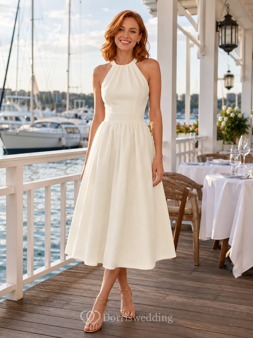 Vestido midi de compromiso con escote halter y pliegues, corte A, estilo playero.