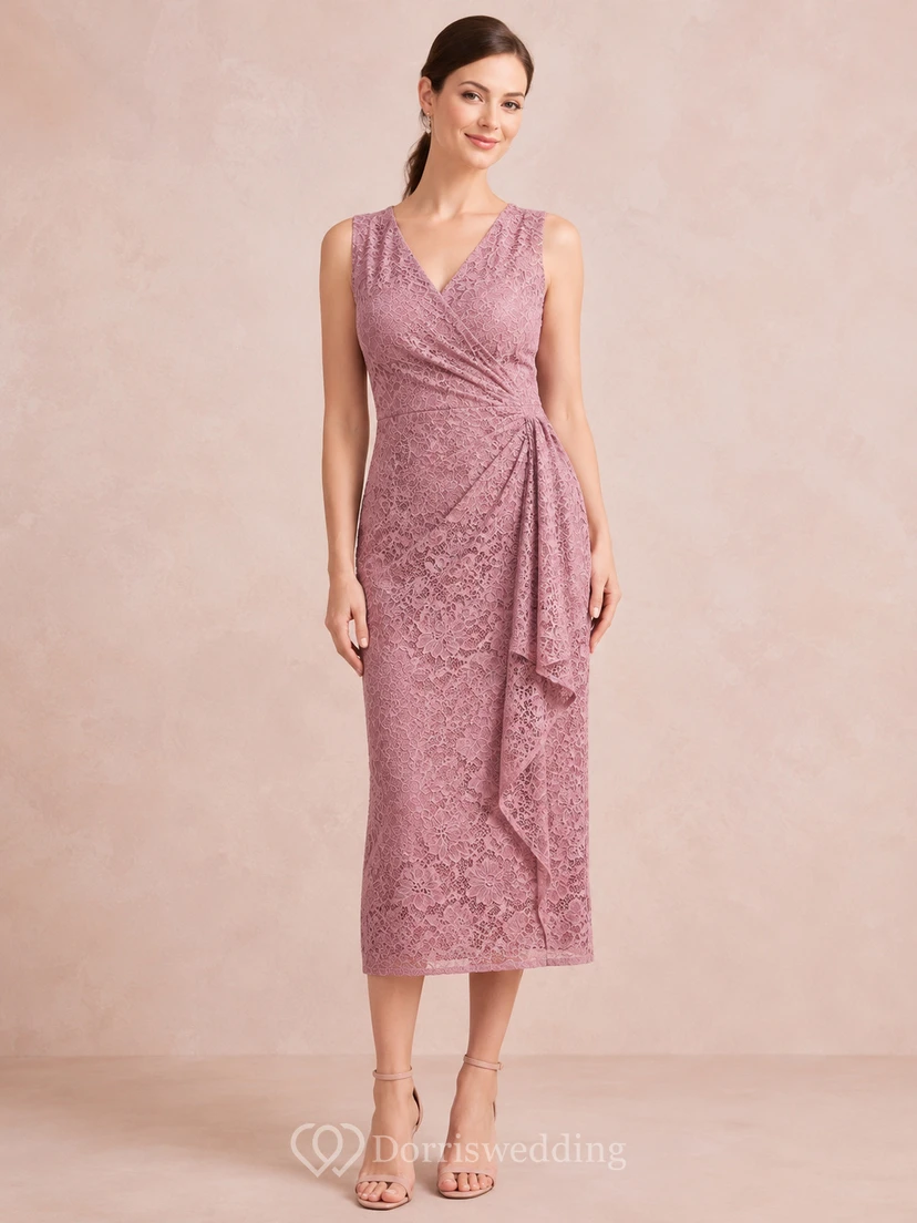 Wickelkleid aus altrosa Spitze mit V-Ausschnitt und Teelänge
