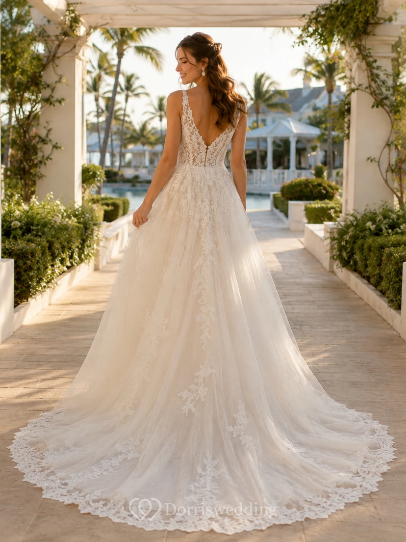 Robe de mariée Garden Destination à bretelles en dentelle et tulle, coupe trapèze, traîne chapelle, style A, coupe A, bretelles en V profond, style A ... chapelle view 2