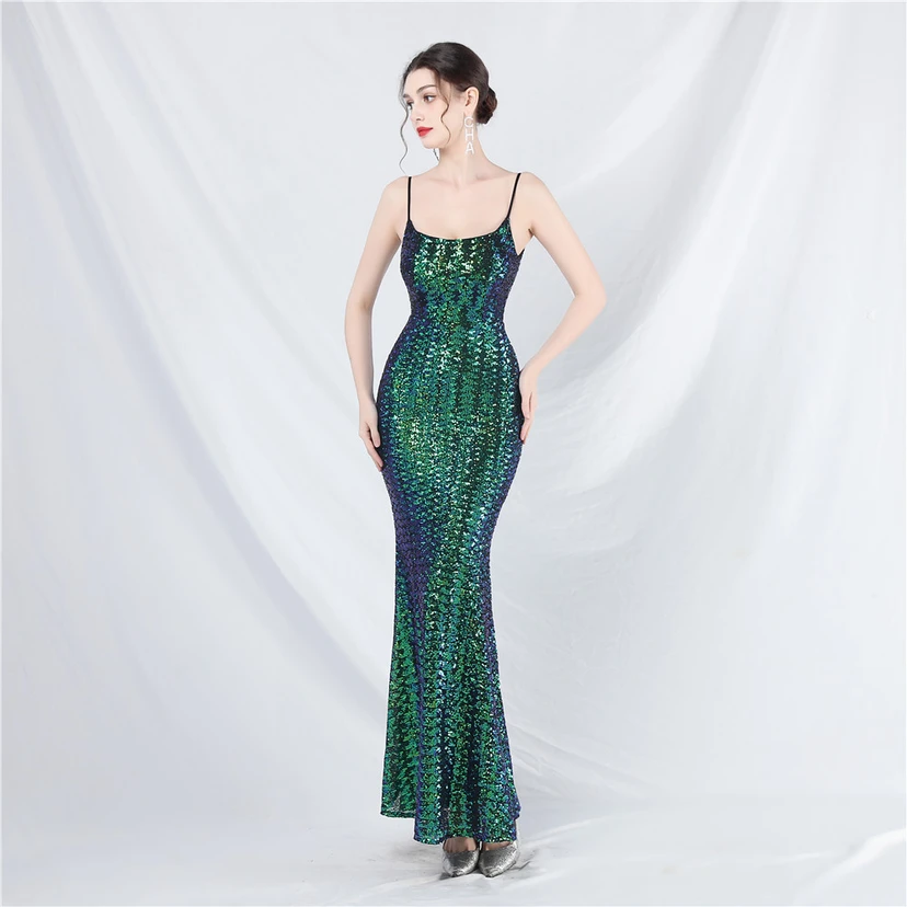 Hochwertiges, schillerndes Pailletten-Abendkleid mit Trägern view 9