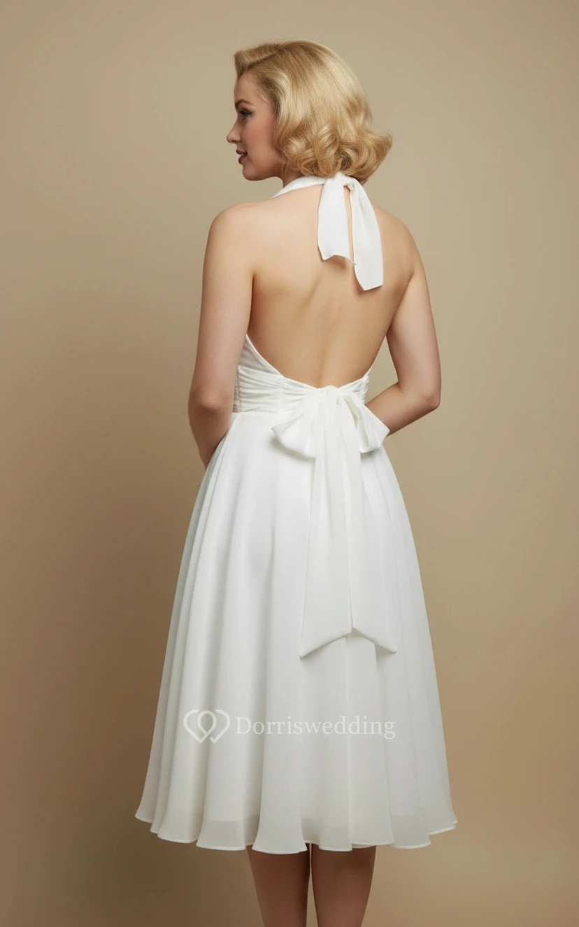 Weißes Retro-Brautkleid mit Neckholder und Raffungen in Midi-Länge – im Stil von Marilyn Monroe view 2