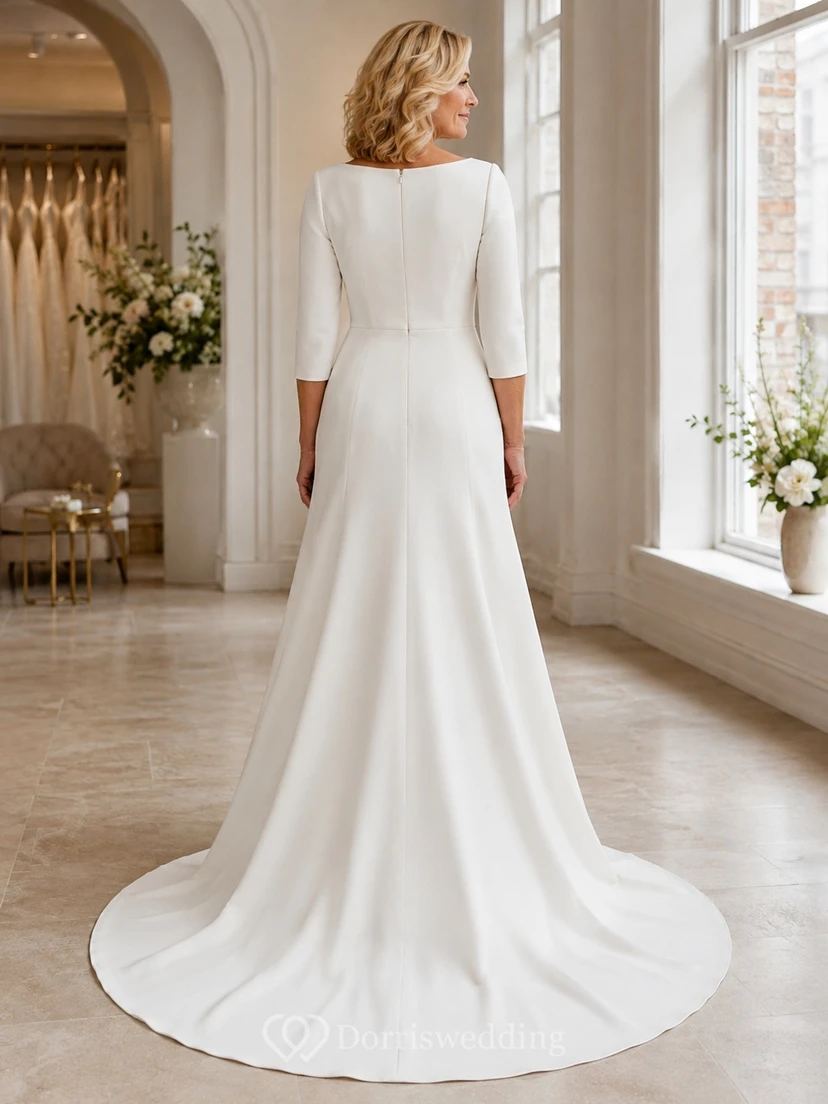 Vestido de novia de satén con mangas tres cuartos, corte en A y cola larga. view 2