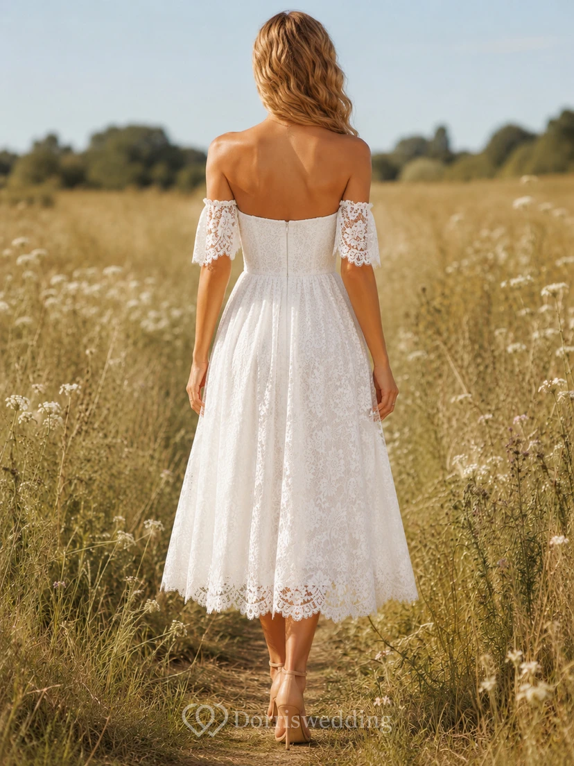 Robe de mariée romantique vintage à épaules dénudées, coupe trapèze, longueur thé, manches courtes, en dentelle, idéale pour un renouvellement de vœux. view 2