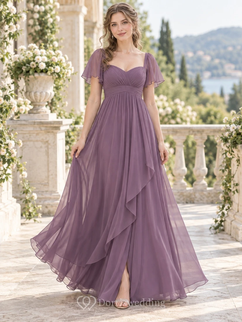 Robe de demoiselle d'honneur Regency mauve à encolure cœur et manches papillon, en mousseline fluide froncée