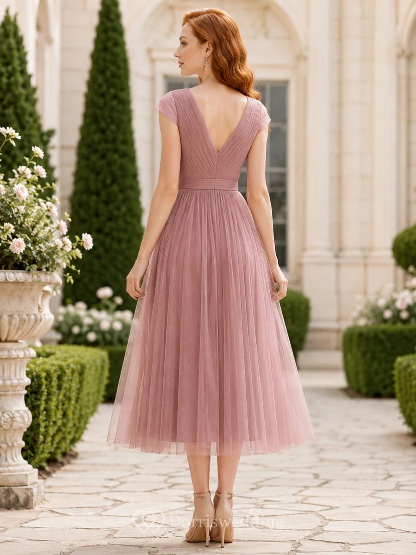 Taupe Refined Chiffon Sheath V-neck Knee Length Cocktail Dress view 2
