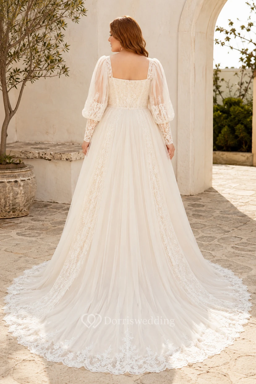 Robe de mariée grande taille en tulle, col carré, manches longues, coupe trapèze, col rond view 2