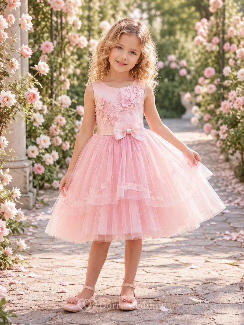 Blumenmädchenkleid aus zartrosa Spitze und Tüll, A-Linie, kurze Ärmel, Rundhalsausschnitt, Teelänge, Schärpendetails