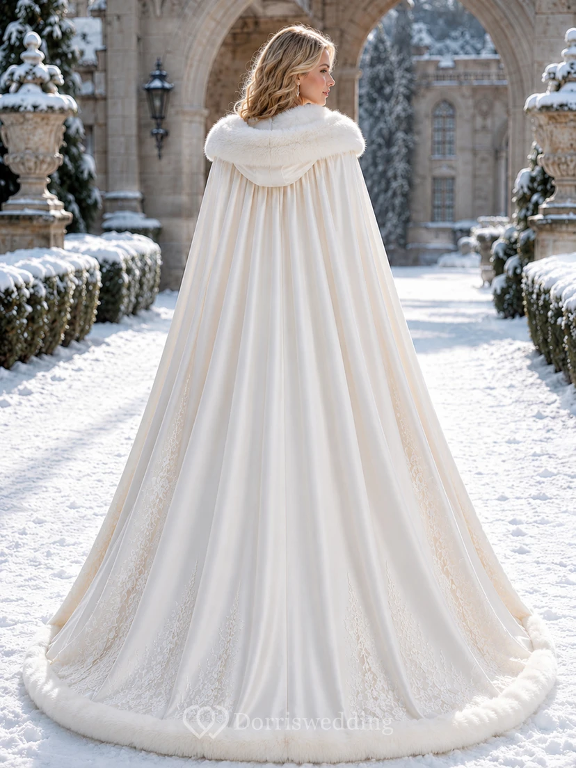 Winterliches Cape-Brautkleid mit Pelzbesatz, A-Linie und Schleppe view 2