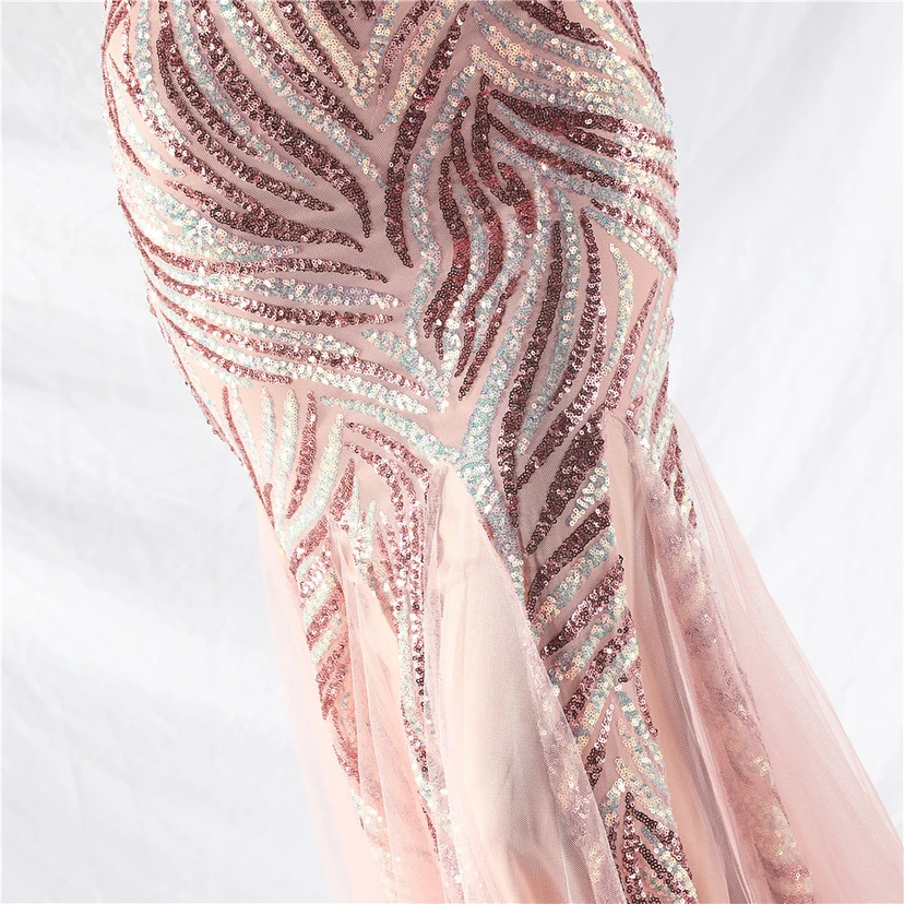 Schwer gearbeitetes, perlenbesetztes Abendkleid aus Netzgewebe mit superdichter Paillettenbesatz view 27