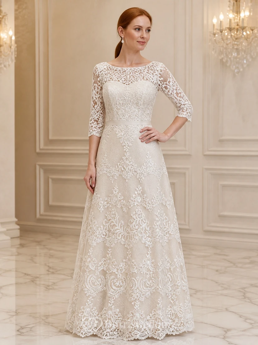 Robe de mère de la mariée, coupe trapèze, manches trois-quarts, en dentelle, ornée de motifs floraux, style sobre, pour mariées plus âgées.