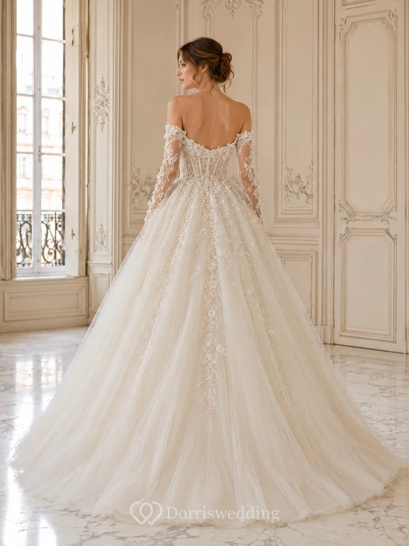 Robe de mariée de bal en dentelle florale festonnée à épaules dénudées et manches longues, traîne chapelle view 2