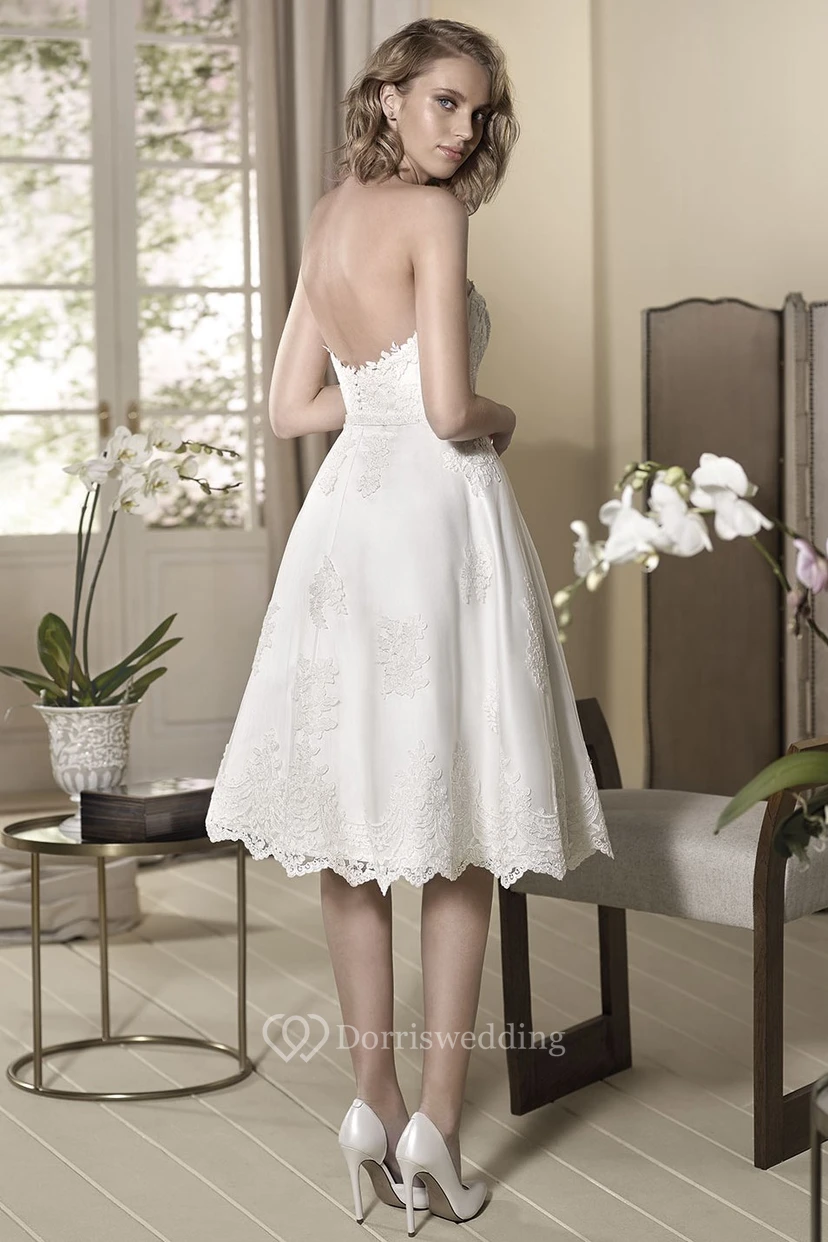 A-Linien-Brautkleid aus Satin und Spitze mit Applikationen, knielang, herzförmigem Ausschnitt und ärmellos view 2