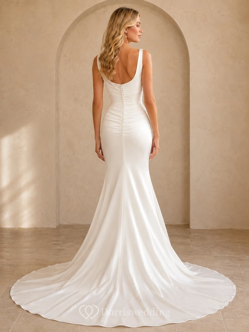 Vestido de novia sencillo de sirena con escote drapeado y cola larga view 2
