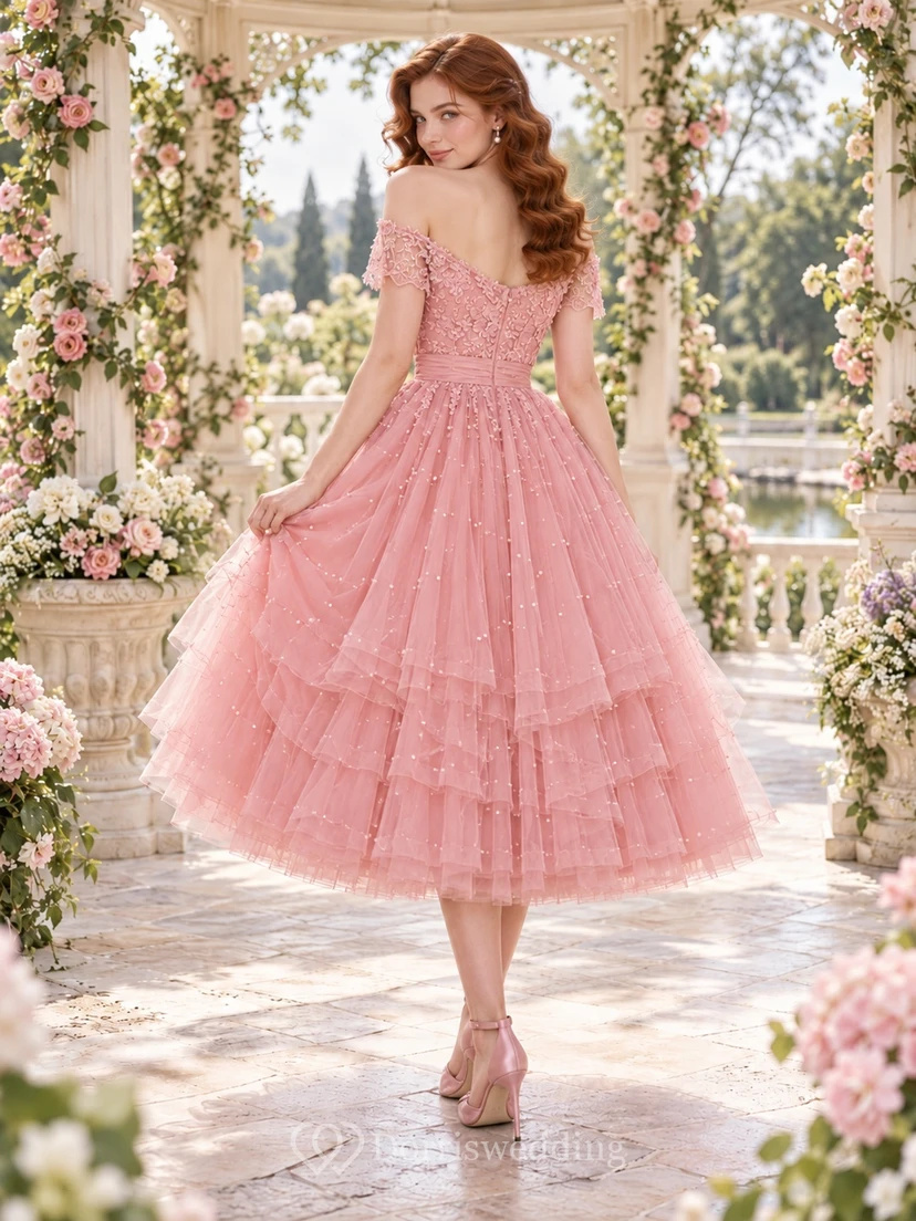 Robe de bal rose années 1950, longueur thé, épaules dénudées, dentelle et tulle à volants view 2