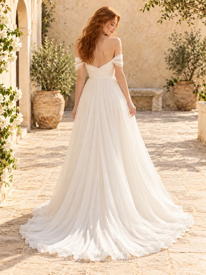 Vestido de novia sencillo de gasa con escote corazón y falda acampanada, corte en A y sin hombros. view 2